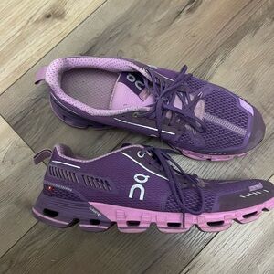 On cloud womens size 10 purple cloud running shoes